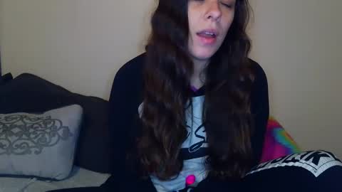 Snapshot of miss_sunshine01 chatting on 09/25/25, 01:59 Bella online show from 09/25/25, 01:59