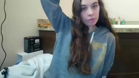 Snapshot of miss_sunshine01 chatting on 10/10/25, 03:44 Bella online show from 10/10/25, 03:44