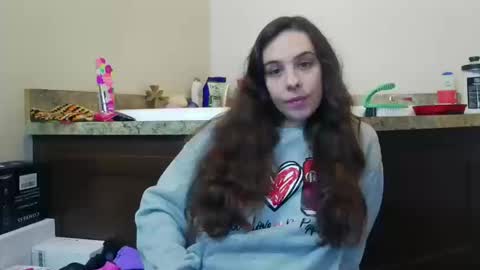 Snapshot of miss_sunshine01 chatting on 10/18/25, 03:09 Bella online show from 10/18/25, 03:09