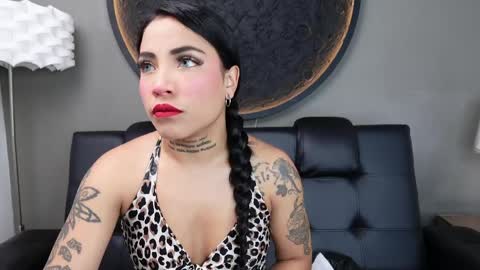 Snapshot of miss_vaiolette chatting on 04/10/26, 11:04 Vaiolette online show from 04/10/26, 11:04