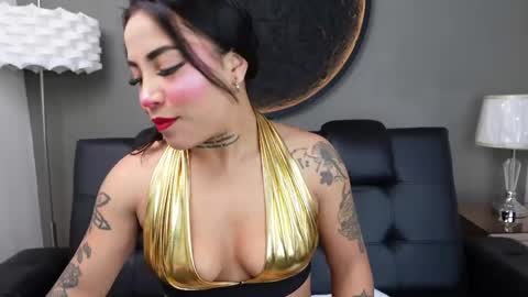 Snapshot of miss_vaiolette chatting on 04/13/26, 11:05 Vaiolette online show from 04/13/26, 11:05