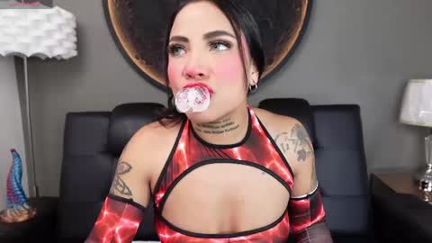 Snapshot of miss_vaiolette chatting on 04/18/26, 11:14 Vaiolette online show from 04/18/26, 11:14