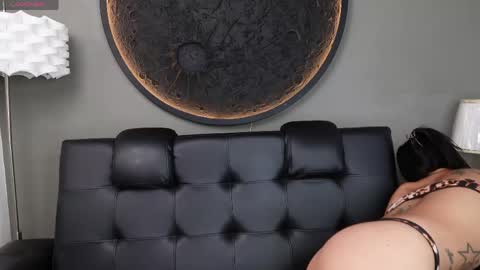 Snapshot of miss_vaiolette chatting on 04/21/26, 11:05 Vaiolette online show from 04/21/26, 11:05