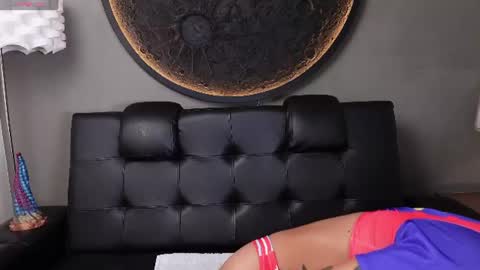 Snapshot of miss_vaiolette chatting on 06/09/26, 11:11 Vaiolette online show from 06/09/26, 11:11