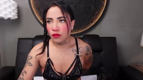 Snapshot of miss_vaiolette chatting on 06/27/26, 11:04 Vaiolette online show from 06/27/26, 11:04