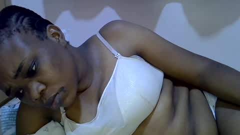 Snapshot of miss_velour chatting on 06/19/26, 01:43 miss_velour online show from 06/19/26, 01:43