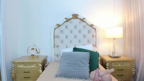 Snapshot of miss_vivienne chatting on 12/04/25, 03:05 miss vivienne online show from 12/04/25, 03:05