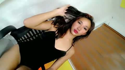 Snapshot of miss_wendy69 chatting on 05/18/26, 12:44 miss_wendy69 online show from 05/18/26, 12:44