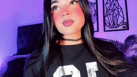 miss_zz online show from 12/01/25, 12:10