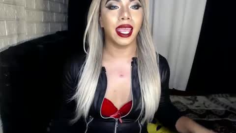 Snapshot of missaira69 chatting on 03/07/25, 02:46 AIRA online show from 03/07/25, 02:46