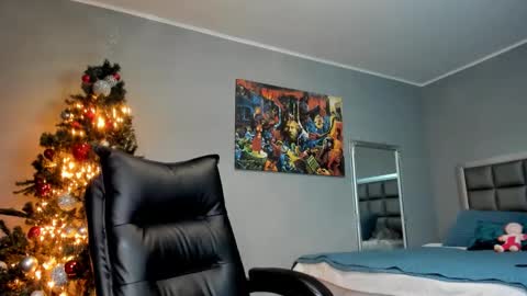 Alesyamuscledoll online show from 12/23/24, 08:03