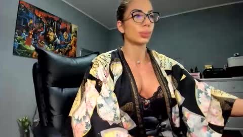 Alesyamuscledoll online show from 11/28/25, 08:44