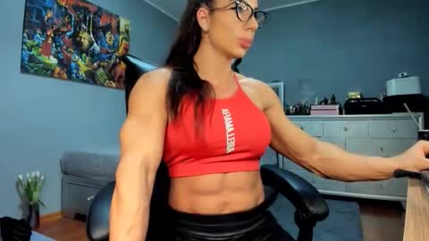 Alesyamuscledoll online show from 11/29/25, 09:51