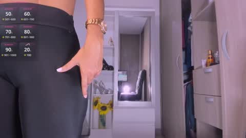 Snapshot of missameliah chatting on 03/04/25, 12:01 Ameliahs online show from 03/04/25, 12:01