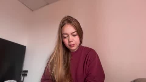 Snapshot of missameliah chatting on 10/18/25, 03:02 Ameliahs online show from 10/18/25, 03:02