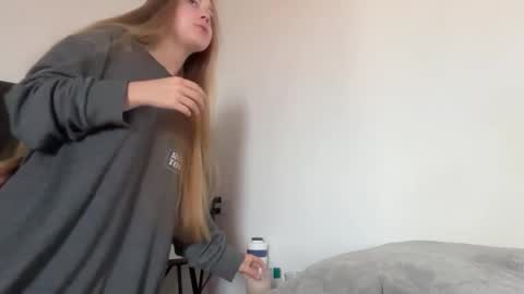 Snapshot of missameliah chatting on 10/24/25, 12:56 Ameliahs online show from 10/24/25, 12:56