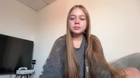 Snapshot of missameliah chatting on 10/28/25, 12:41 Ameliahs online show from 10/28/25, 12:41