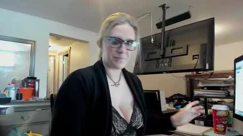 Snapshot of missandsircum chatting on 03/01/25, 02:23 missandsircum online show from 03/01/25, 02:23