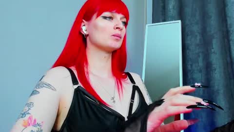 Snapshot of missbeldam chatting on 02/18/25, 11:41 Miss Beldam online show from 02/18/25, 11:41