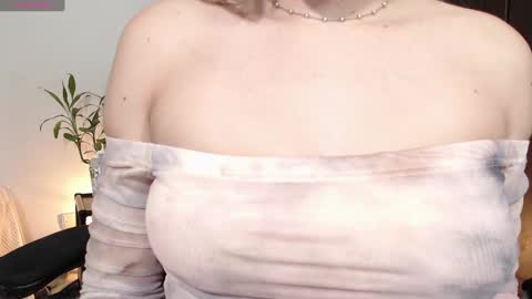 Snapshot of missblair12 chatting on 02/08/25, 02:16 MissBlair online show from 02/08/25, 02:16