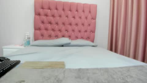 Elise online show from 10/30/25, 10:10