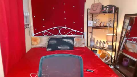 Snapshot of missdominantbigcockx chatting on 11/14/25, 10:36 missdominantbigcockx online show from 11/14/25, 10:36