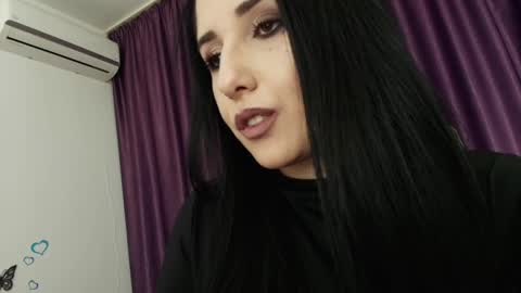 Snapshot of missdyaa chatting on 01/05/25, 12:42 Miss online show from 01/05/25, 12:42