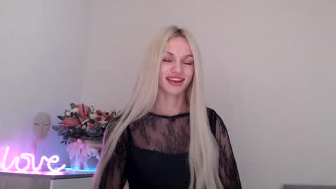 Snapshot of missemma1111 chatting on 12/04/24, 11:57 EMMA online show from 12/04/24, 11:57