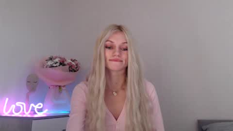 Snapshot of missemma1111 chatting on 12/20/24, 11:26 EMMA online show from 12/20/24, 11:26