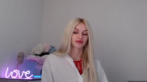 Snapshot of missemma1111 chatting on 01/09/25, 09:26 EMMA online show from 01/09/25, 09:26