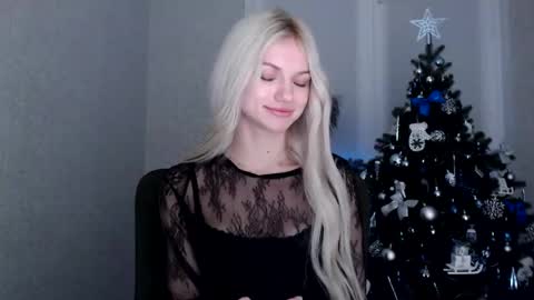 Snapshot of missemma1111 chatting on 01/16/25, 11:37 EMMA online show from 01/16/25, 11:37