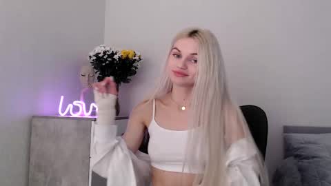 Snapshot of missemma1111 chatting on 02/25/25, 09:46 EMMA online show from 02/25/25, 09:46