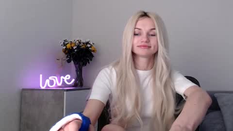 Snapshot of missemma1111 chatting on 03/04/25, 09:32 EMMA online show from 03/04/25, 09:32