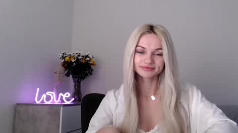 Snapshot of missemma1111 chatting on 03/05/25, 08:42 EMMA online show from 03/05/25, 08:42