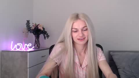 Snapshot of missemma1111 chatting on 03/10/25, 09:40 EMMA online show from 03/10/25, 09:40