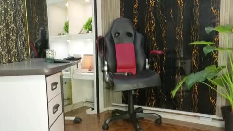 Escarlet online show from 11/22/25, 03:49