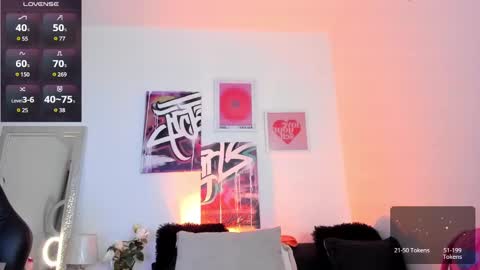 Snapshot of misshuntt3rs chatting on 01/08/25, 05:16 Annie online show from 01/08/25, 05:16