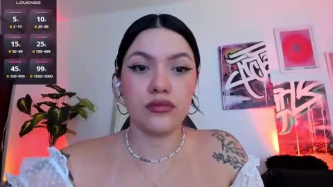 Snapshot of misshuntt3rs chatting on 01/29/25, 04:26 Annie online show from 01/29/25, 04:26