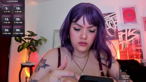 Snapshot of misshuntt3rs chatting on 02/11/25, 02:25 Annie online show from 02/11/25, 02:25