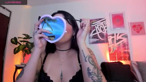 Snapshot of misshuntt3rs chatting on 02/20/25, 02:40 Annie online show from 02/20/25, 02:40