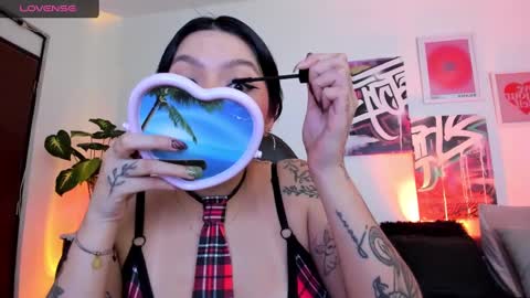 Snapshot of misshuntt3rs chatting on 03/02/25, 01:47 Annie online show from 03/02/25, 01:47