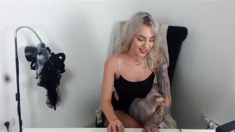 MissJenny7 online show from 12/18/24, 10:02