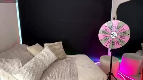 Snapshot of missjessicajade chatting on 03/11/26, 04:18 Miss Jessica Jade online show from 03/11/26, 04:18