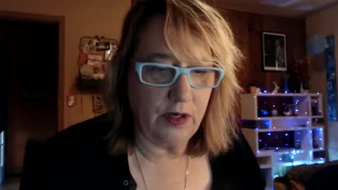 Snapshot of misskittyfox chatting on 12/02/24, 05:37 MissKittyFox online show from 12/02/24, 05:37