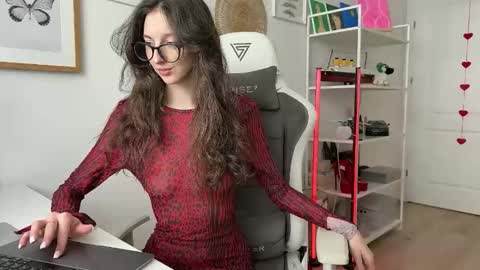 misslalii online show from 05/10/26, 12:43