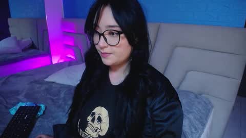 Miss Loise online show from 10/13/25, 01:27