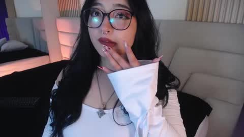 Miss Loise online show from 10/22/25, 04:24