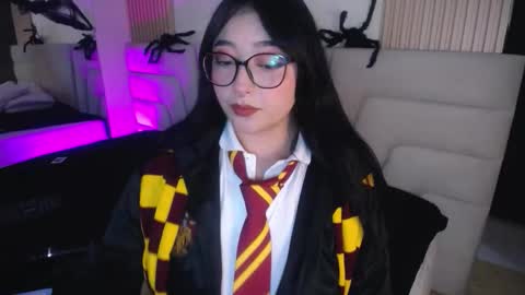 Miss Loise online show from 10/31/25, 04:02