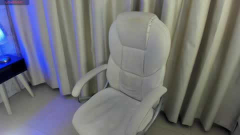 i am lyn online show from 11/09/25, 04:11