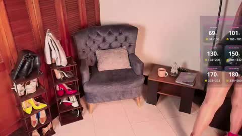 Snapshot of missmabelle_ chatting on 10/22/25, 03:40 Im Valentina online show from 10/22/25, 03:40